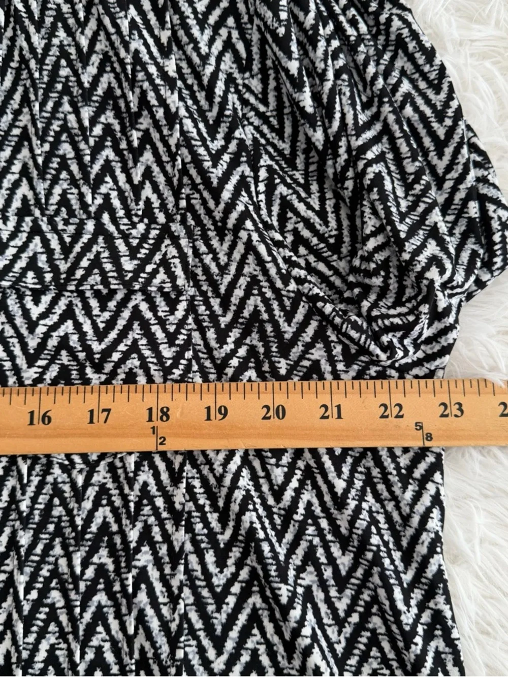 Cocomo Womens Chevron Print Top Size XL Black Gray Office Casual Stretch - Picture 5 of 8
